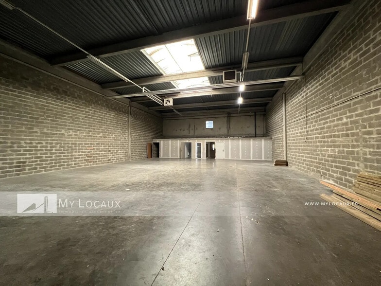 Flex in Gennevilliers for lease - Interior Photo - Image 2 of 6