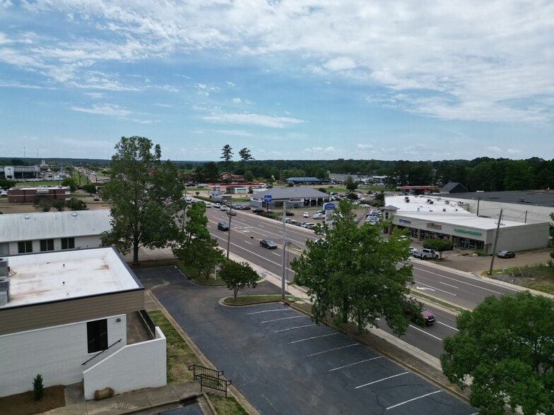 346 Crossgates Blvd, Brandon, MS for sale - Building Photo - Image 2 of 5