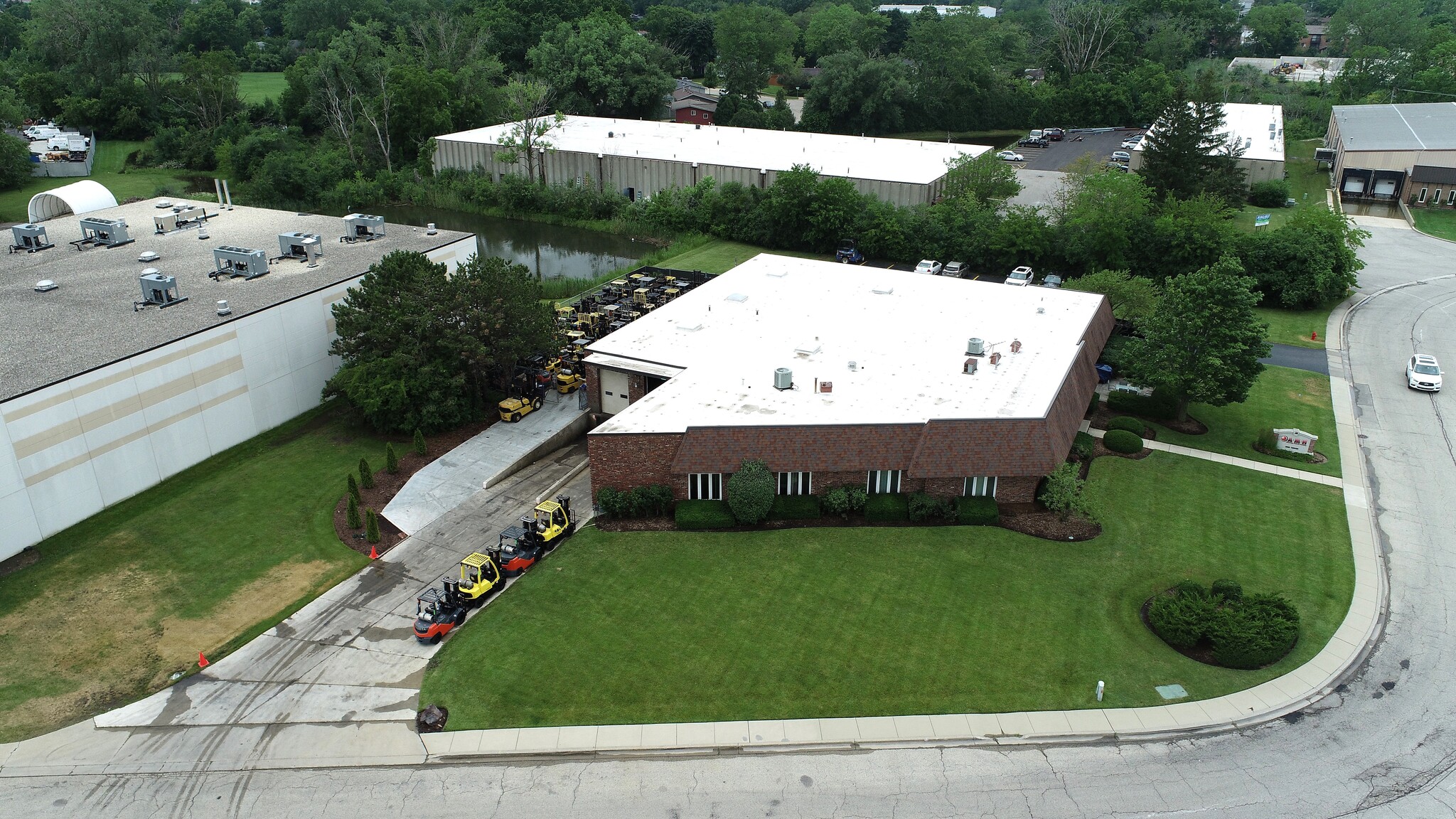 900 Tower Rd, Mundelein, IL à vendre Photo du bâtiment- Image 1 de 5