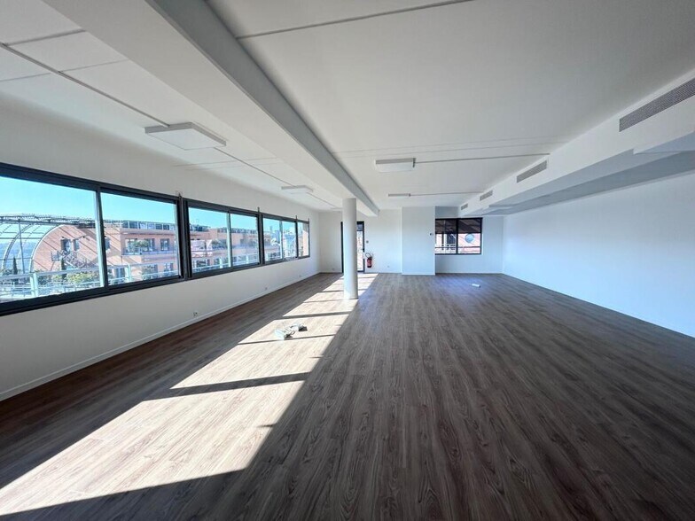 34 Quai Charles De Gaulle, Lyon for lease - Interior Photo - Image 2 of 12