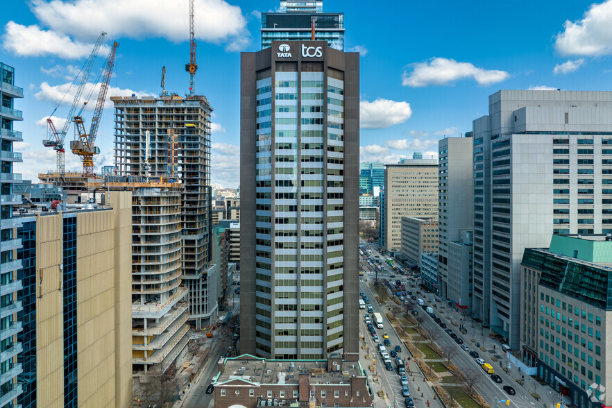 400 University Ave, Toronto, ON à louer - Photo du bâtiment - Image 2 de 5