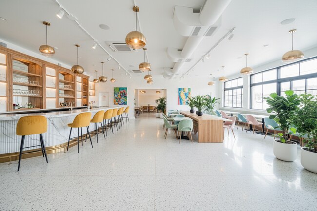 Plus de détails pour 7277 Foothill Blvd, Tujunga, CA - Commerce de détail à louer