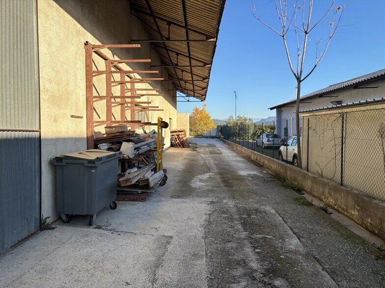 Flex in Le Muy for lease - Building Photo - Image 3 of 5
