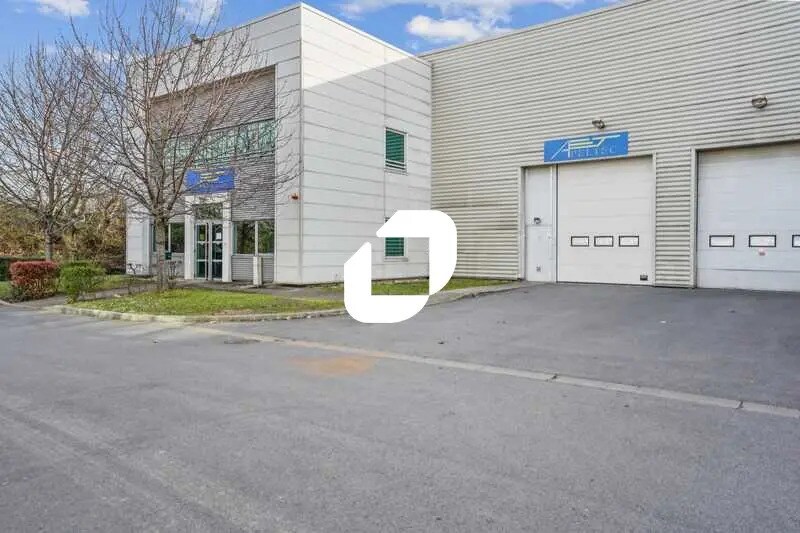 Office in Le Bourget for lease - Building Photo - Image 1 of 14