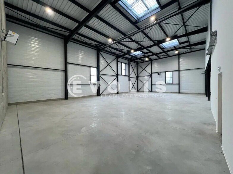 Flex in Colombier-Saugnieu for lease - Interior Photo - Image 3 of 10