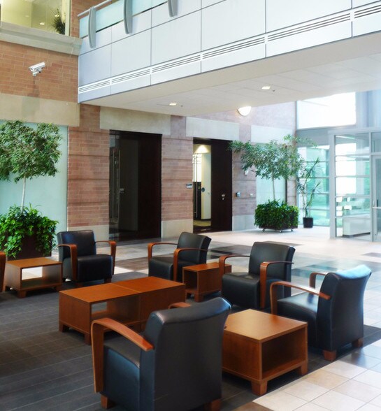 2950 E Harmony Rd, Fort Collins, CO à louer - Hall d’entrée - Image 2 de 15