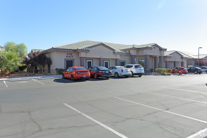 9788 Gilespie St, Las Vegas, NV à vendre - Photo du bâtiment - Image 3 de 4