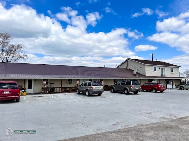 3906 E Main St, Knoxville, IA à vendre - Photo du bâtiment - Image 3 de 4