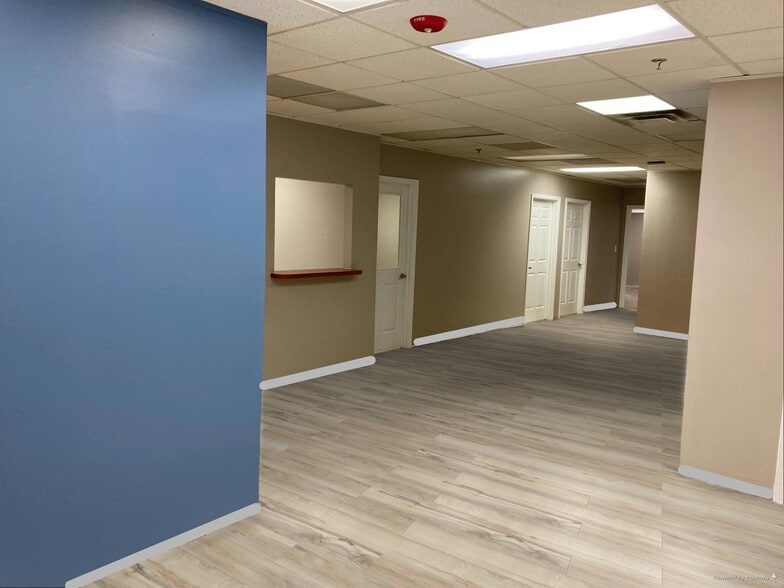 125 Oakside Ct, Canton, GA for lease - Building Photo - Image 3 of 13