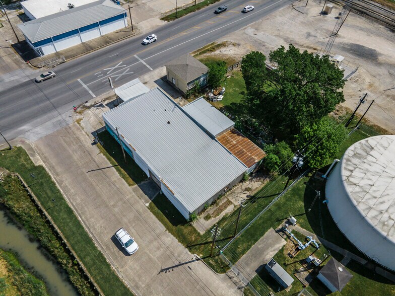 2002 7TH St, Bay City, TX à vendre - Photo du bâtiment - Image 3 de 7