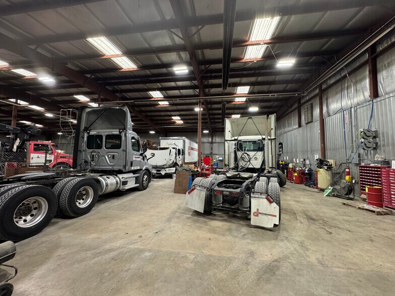 906 Beeler, Litchfield, IL for lease - Building Photo - Image 3 of 4