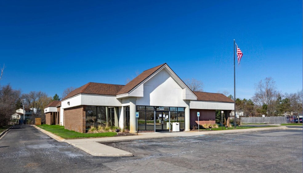 3805 Highland Rd, Waterford, MI à vendre - Photo du bâtiment - Image 2 de 10