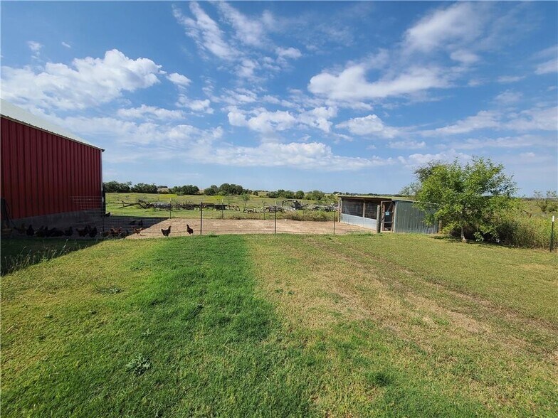 609 County Road 420, Taylor, TX à vendre - Photo du bâtiment - Image 2 de 21