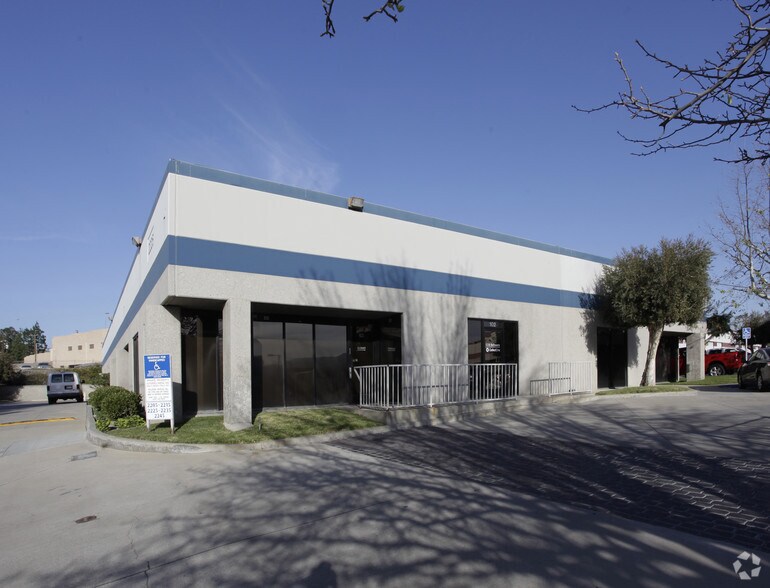 2225 1st St, Simi Valley, CA for lease - Building Photo - Image 2 of 2