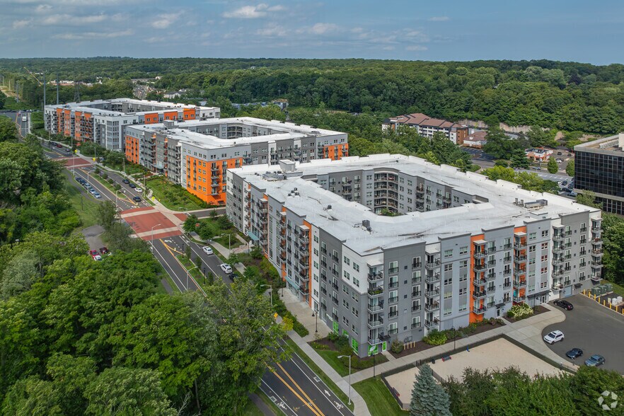 150 Glover Ave, Norwalk, CT à louer - Photo du bâtiment - Image 2 de 55