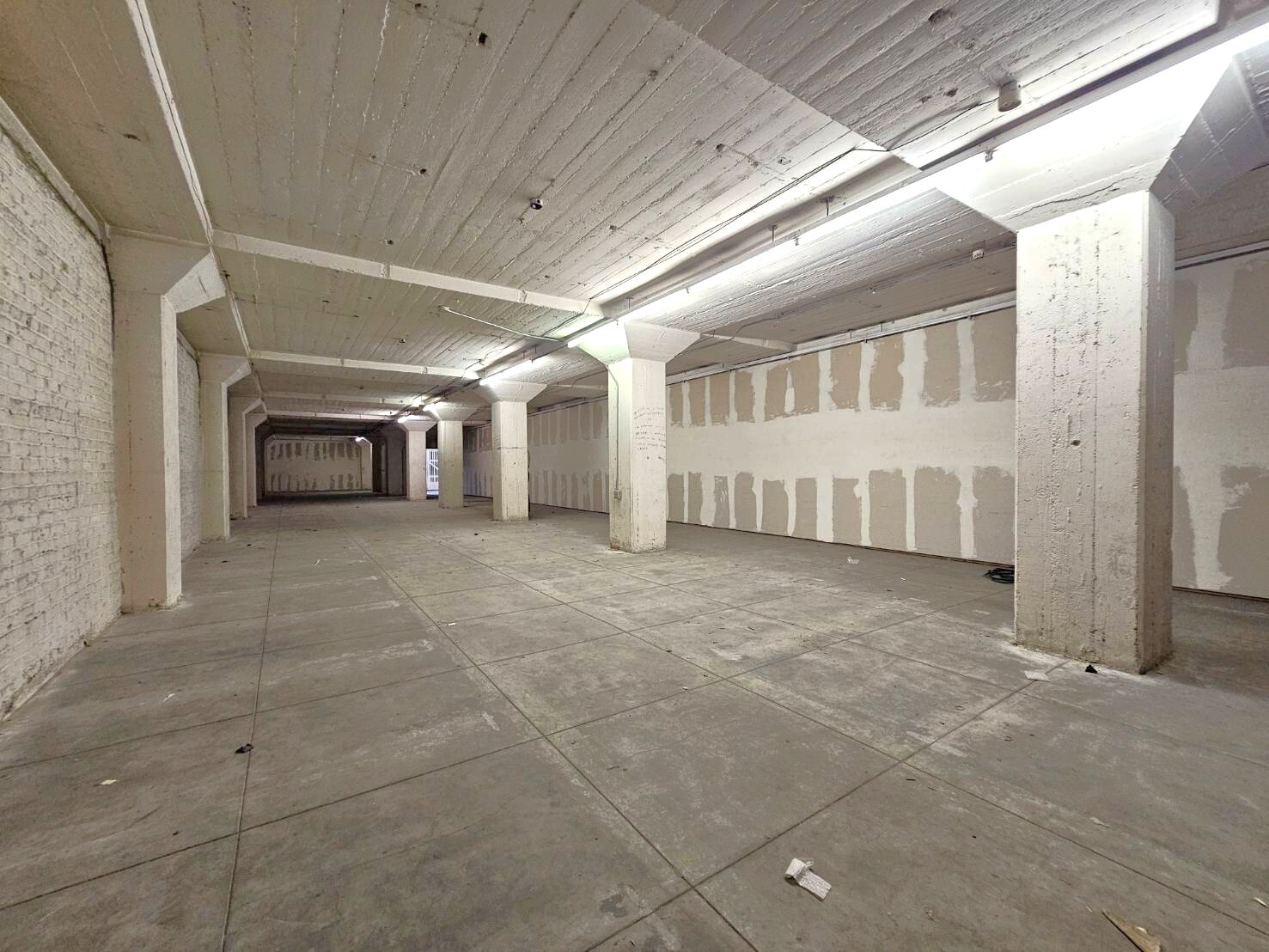 415 S San Pedro St, Los Angeles, CA for lease Interior Photo- Image 1 of 1