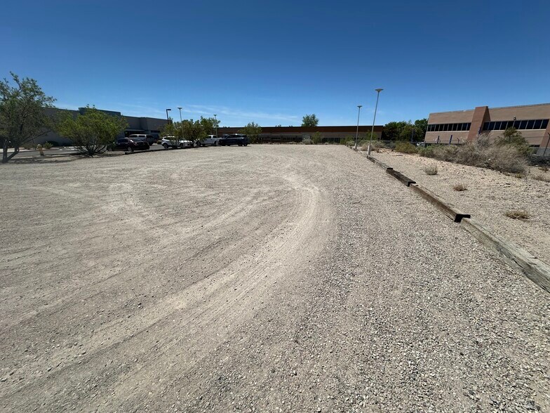 2621 Broadbent Pky NE, Albuquerque, NM à vendre - Photo du bâtiment - Image 3 de 7