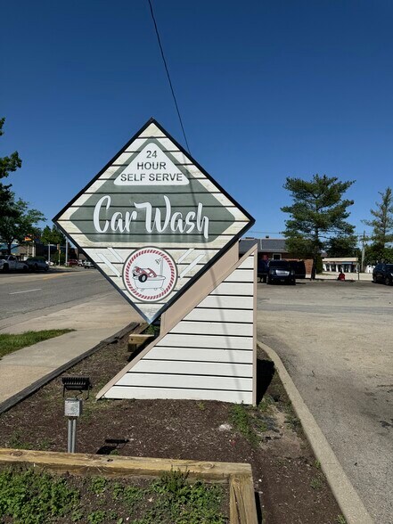 2208 W Springfield Ave, Champaign, IL à vendre - Photo du bâtiment - Image 2 de 6