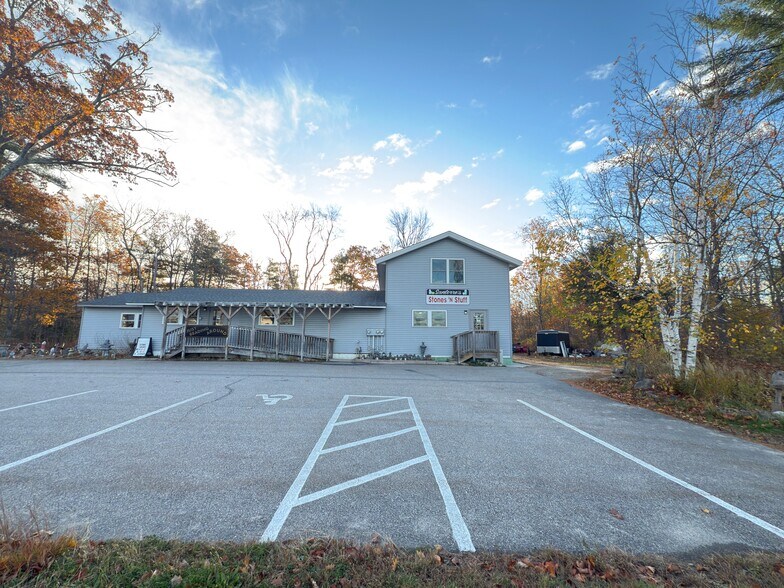 275 Calef Hwy, Epping, NH à vendre - Photo du bâtiment - Image 2 de 15