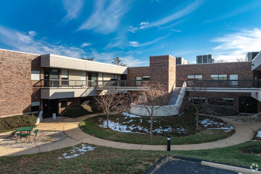 1145 Corporate Lake Dr, Creve Coeur, MO à louer - Photo du bâtiment - Image 2 de 3