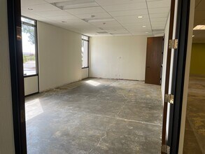 2650-2656 E Bayshore Rd, Palo Alto, CA for lease Interior Photo- Image 1 of 4