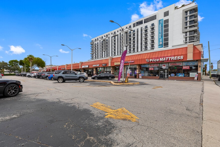 100-128 S Federal Hwy, Dania, FL for lease - Building Photo - Image 3 of 9