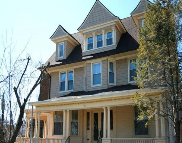 31 Hemlock Pl, New Rochelle, NY à vendre Photo principale- Image 1 de 2