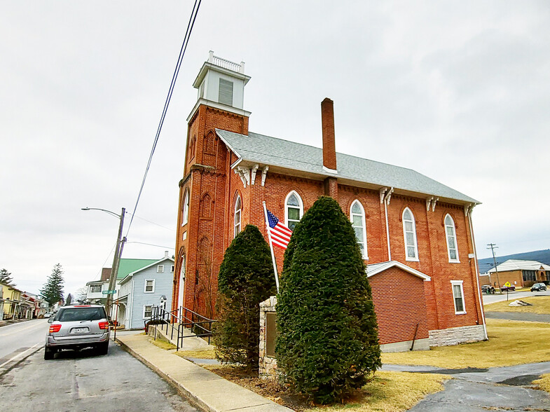 122 W Main St, Rebersburg, PA à vendre - Photo principale - Image 1 de 1