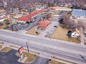 3306 Milan Rd, Sandusky OH - Restaurant avec service au volant