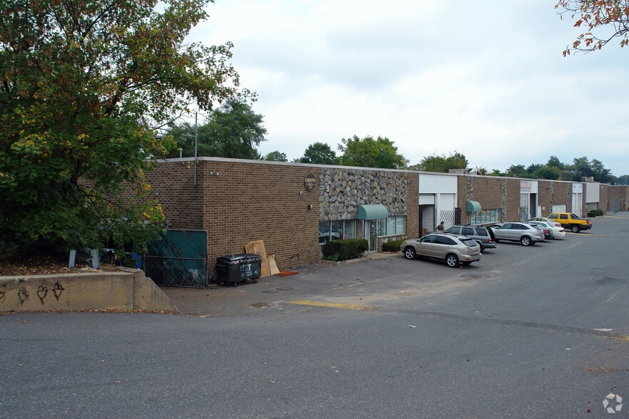 208 Blydenburgh Rd, Islandia, NY for lease - Building Photo - Image 2 of 2