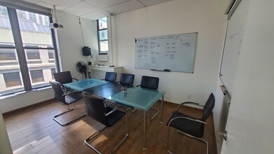 12 W 32nd St, New York, NY for lease Interior Photo- Image 2 of 5