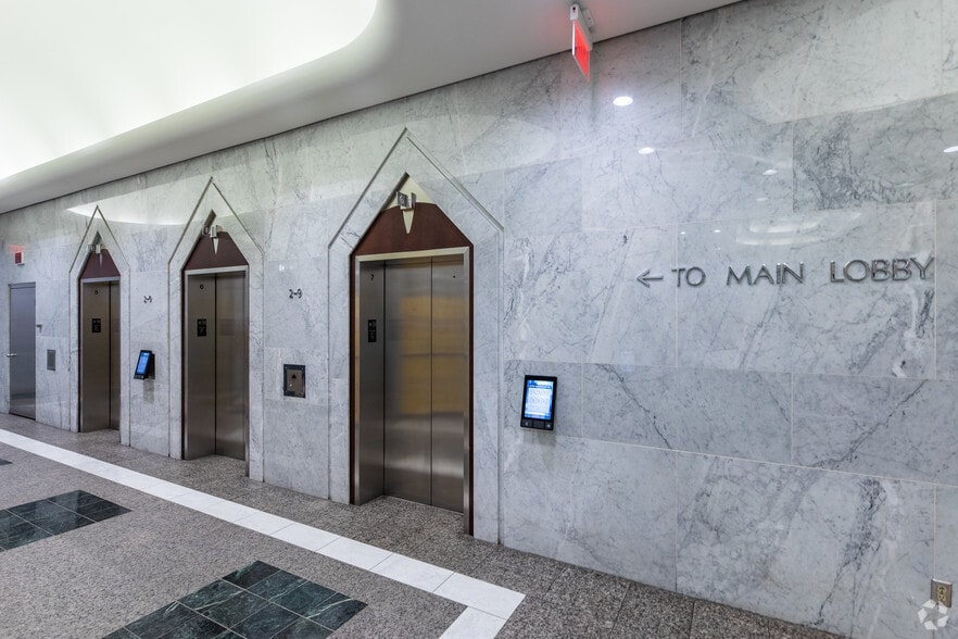 5160 Yonge St, Toronto, ON for lease - Lobby - Image 3 of 8