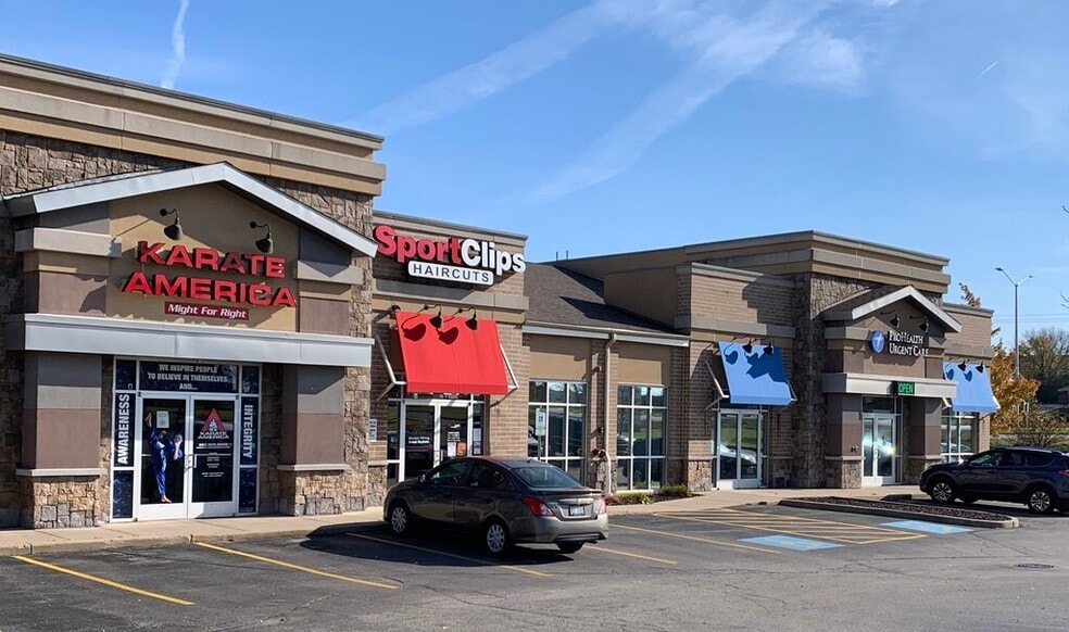 1279 Capitol Dr, Pewaukee, WI for lease - Building Photo - Image 2 of 5