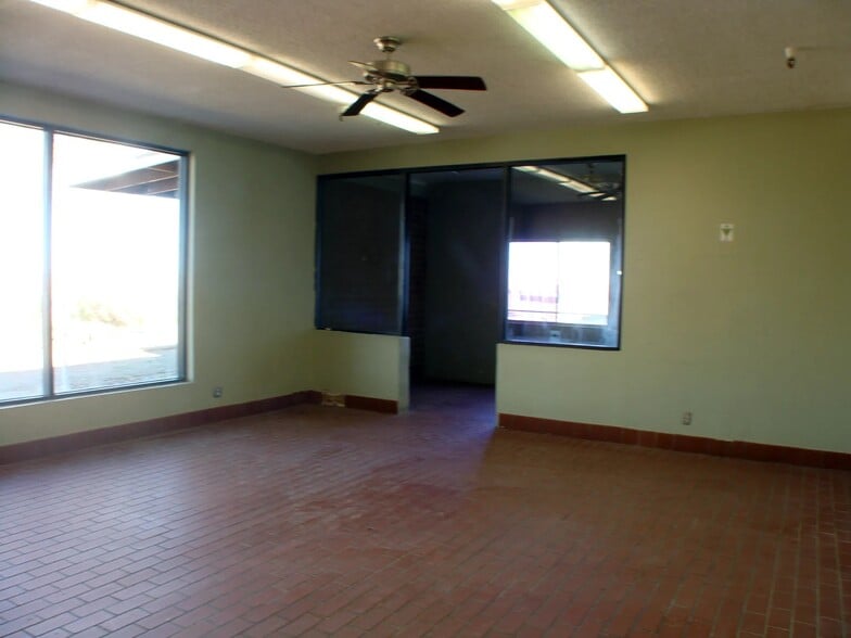 10491 W Battaglia Dr, Casa Grande, AZ for sale - Interior Photo - Image 3 of 11