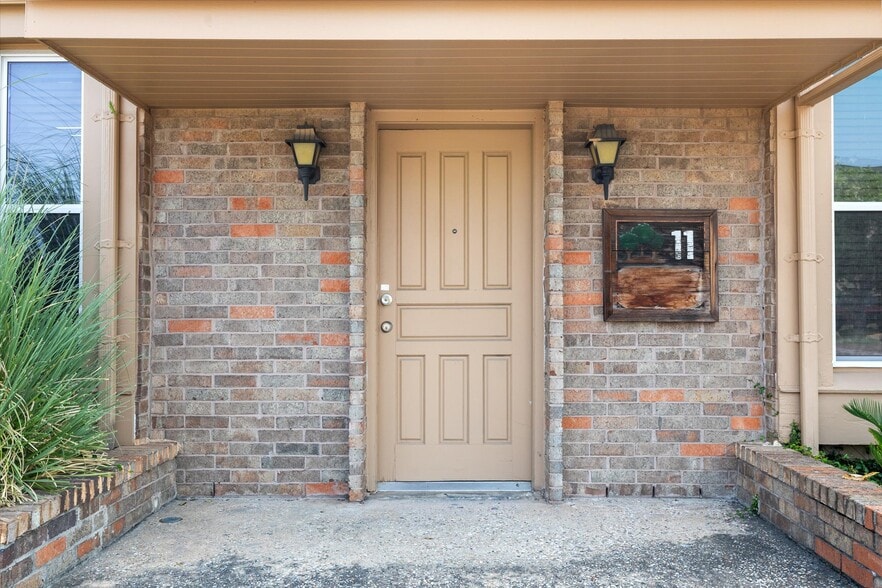 6910 Bellaire Blvd, Houston, TX for sale - Building Photo - Image 3 of 15