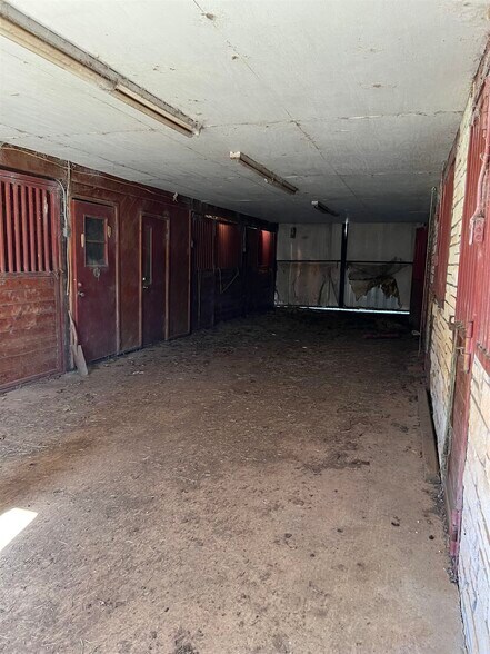 75 Hillandale Dr, Russellville, AL à vendre - Photo du bâtiment - Image 2 de 7