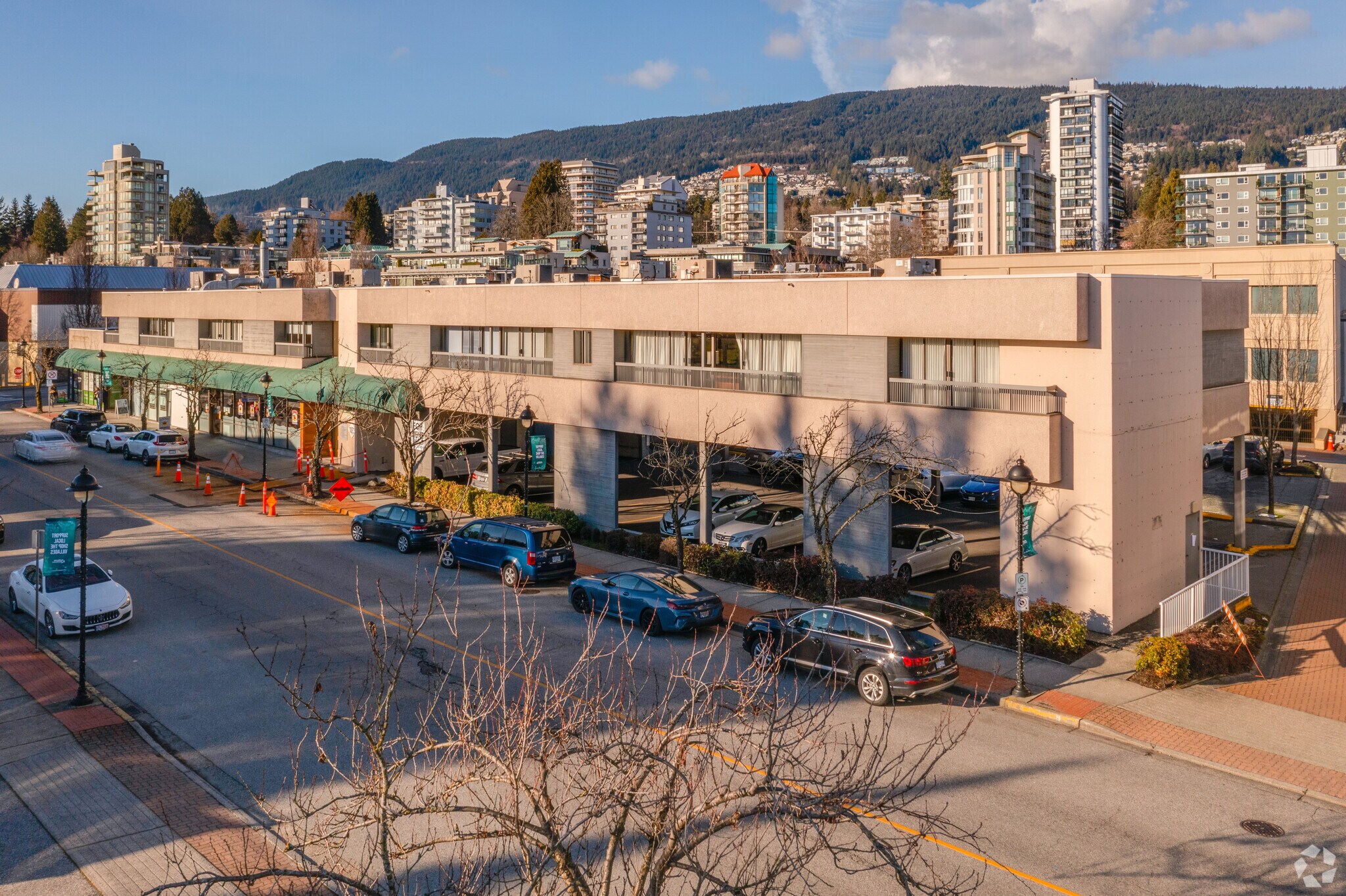 1571 Bellevue Av, West Vancouver, BC for sale Primary Photo- Image 1 of 1