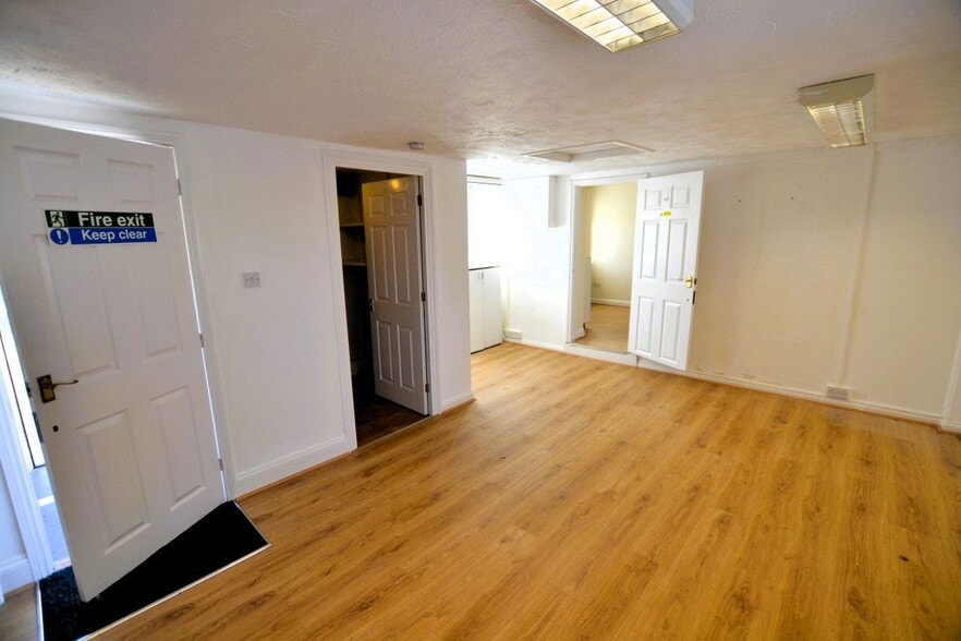 Bedford Rd, Shefford for lease - Interior Photo - Image 2 of 3
