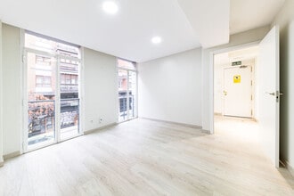 Calle de Fernández de los Ríos, 75, Madrid, Madrid for lease Interior Photo- Image 1 of 11