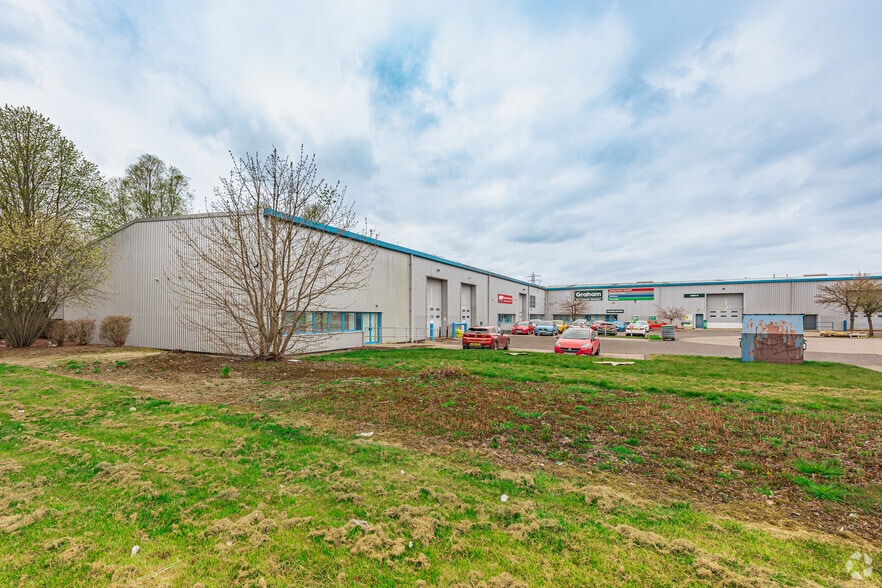 1-5 Almond Ct, Falkirk for lease - Building Photo - Image 2 of 13