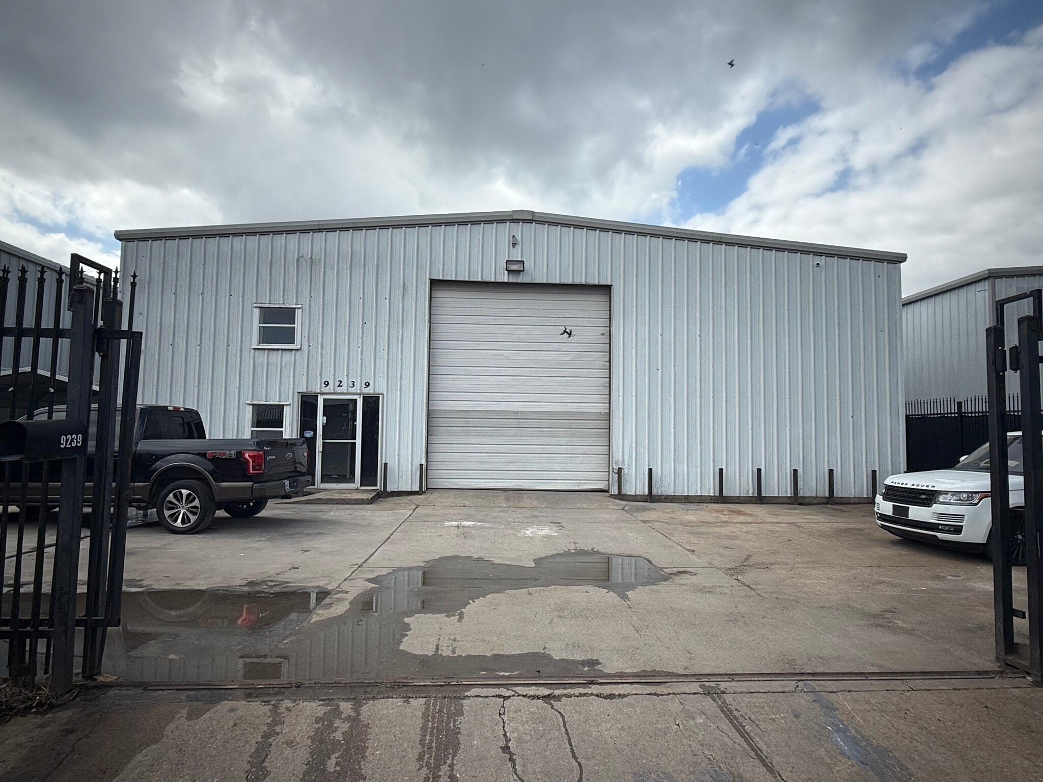 9239 Alberene Dr, Houston, TX for lease Primary Photo- Image 1 of 5