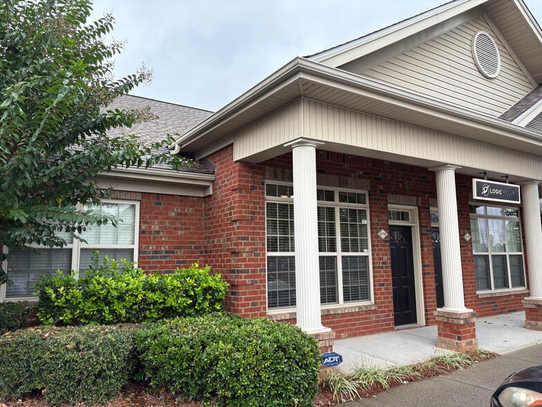 6758 Jamestown Dr, Alpharetta, GA à louer - Photo du bâtiment - Image 3 de 5