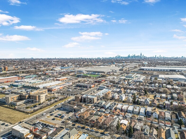 5701 W Roosevelt Rd, Cicero, IL à louer - Photo du bâtiment - Image 3 de 35