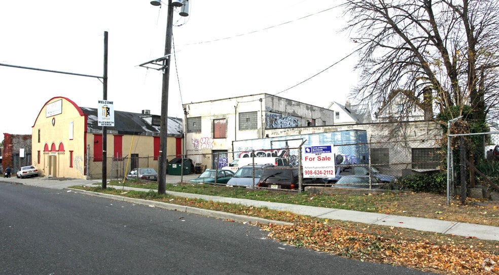 10-24 W Mravlag Pl, Elizabeth, NJ for sale - Primary Photo - Image 1 of 2