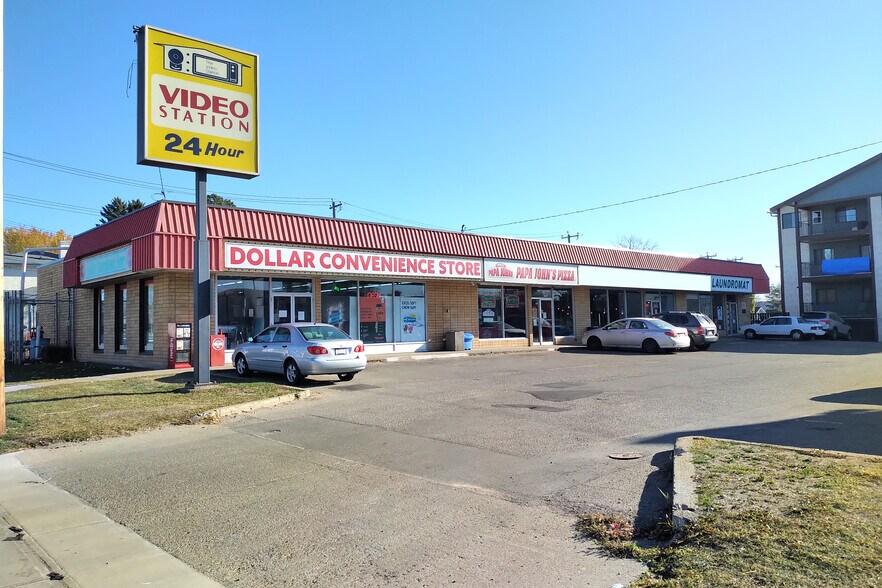 11947-11959 82 St NW, Edmonton, AB à louer - Photo du bâtiment - Image 3 de 3