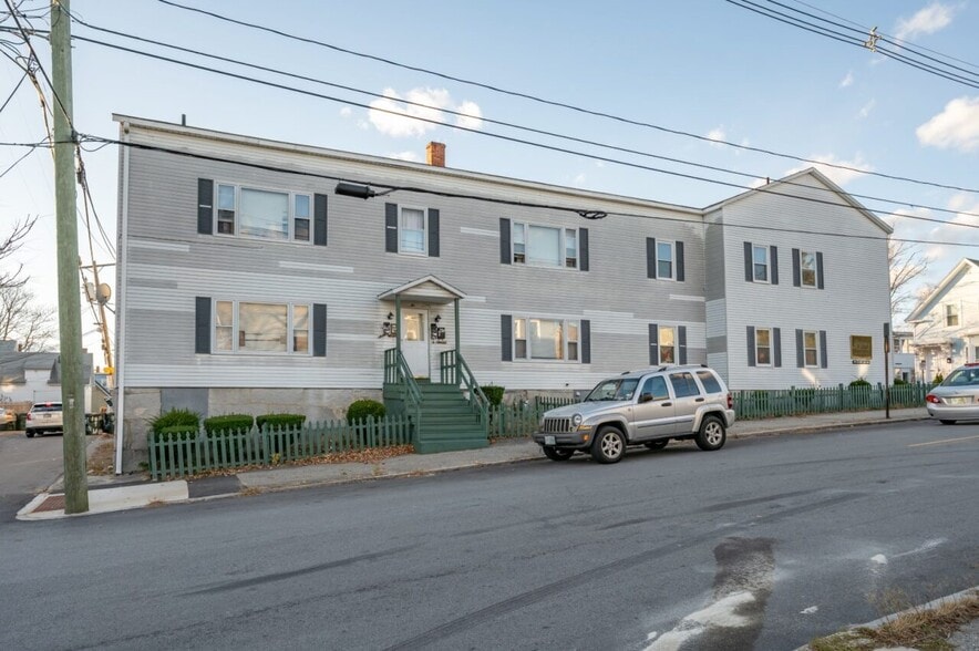 395 Lake Ave, Manchester, NH for sale - Building Photo - Image 2 of 15