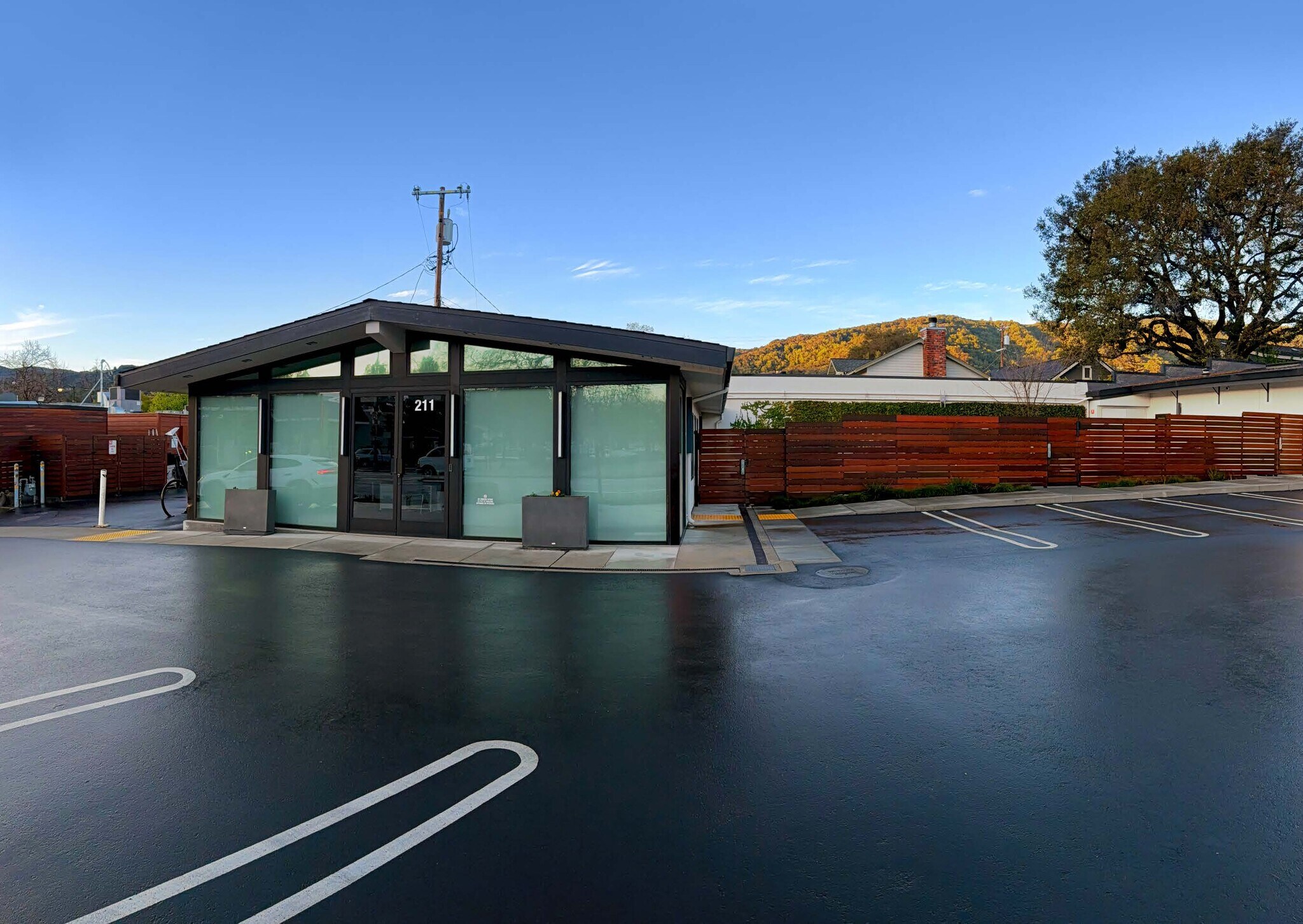 211 Los Gatos Saratoga Rd, Los Gatos, CA for lease Primary Photo- Image 1 of 10