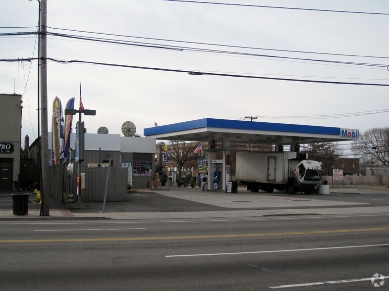 579 Hempstead Tpke, West Hempstead, NY à louer - Photo principale - Image 1 de 4