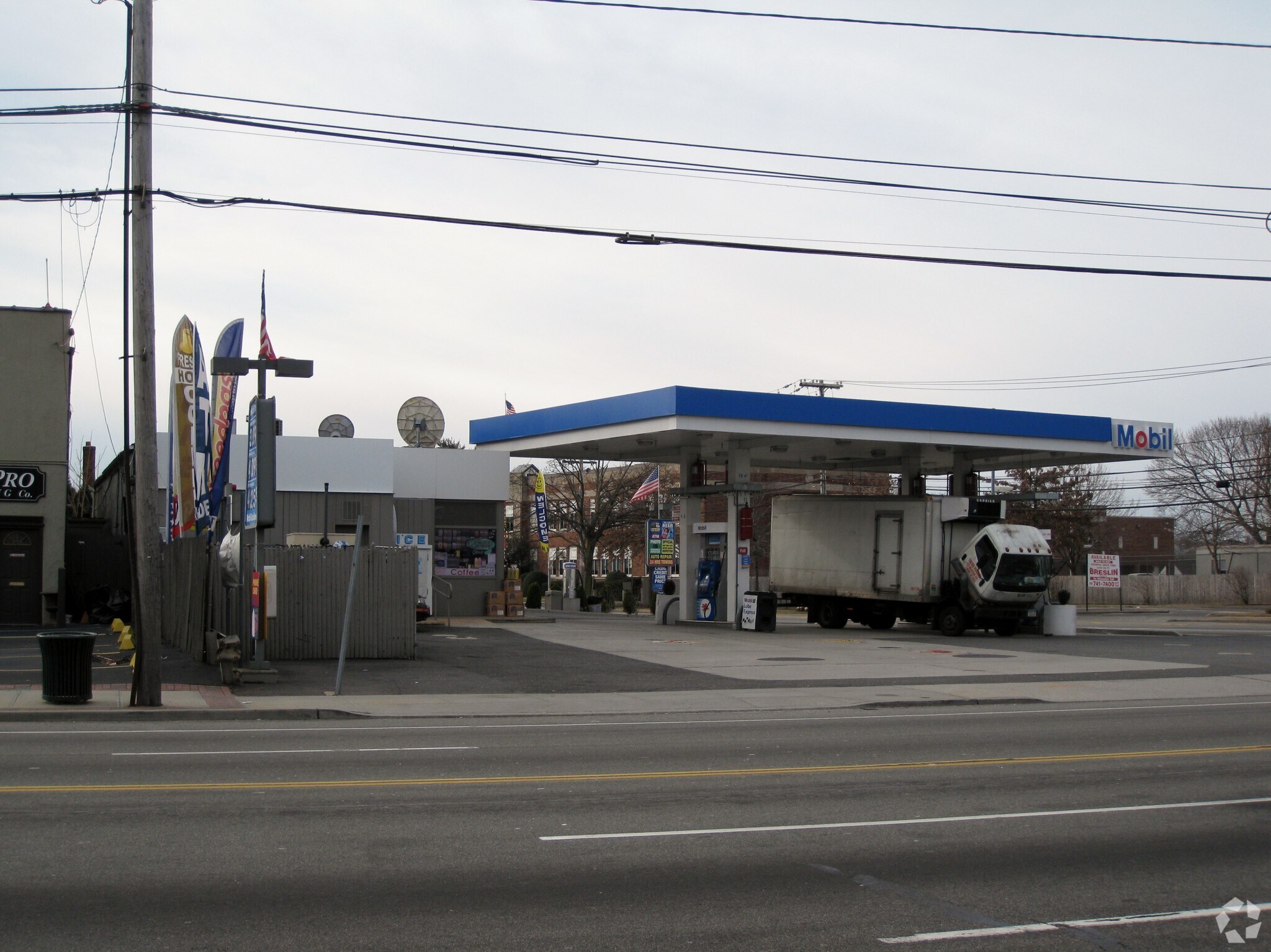 579 Hempstead Tpke, West Hempstead, NY for lease Primary Photo- Image 1 of 5