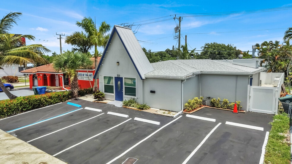 311 E Commercial Blvd, Oakland Park, FL for sale - Building Photo - Image 3 of 36